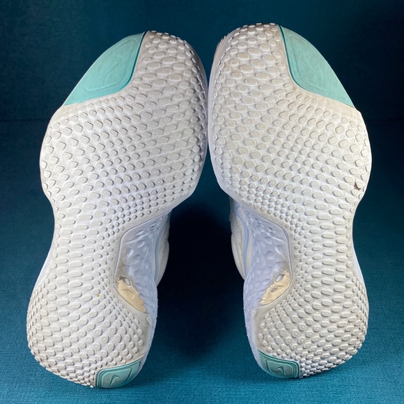 Size 9 - Women’s Nike ZoomX Invincible Run Flyknit Shoes - Picture 7 of 8